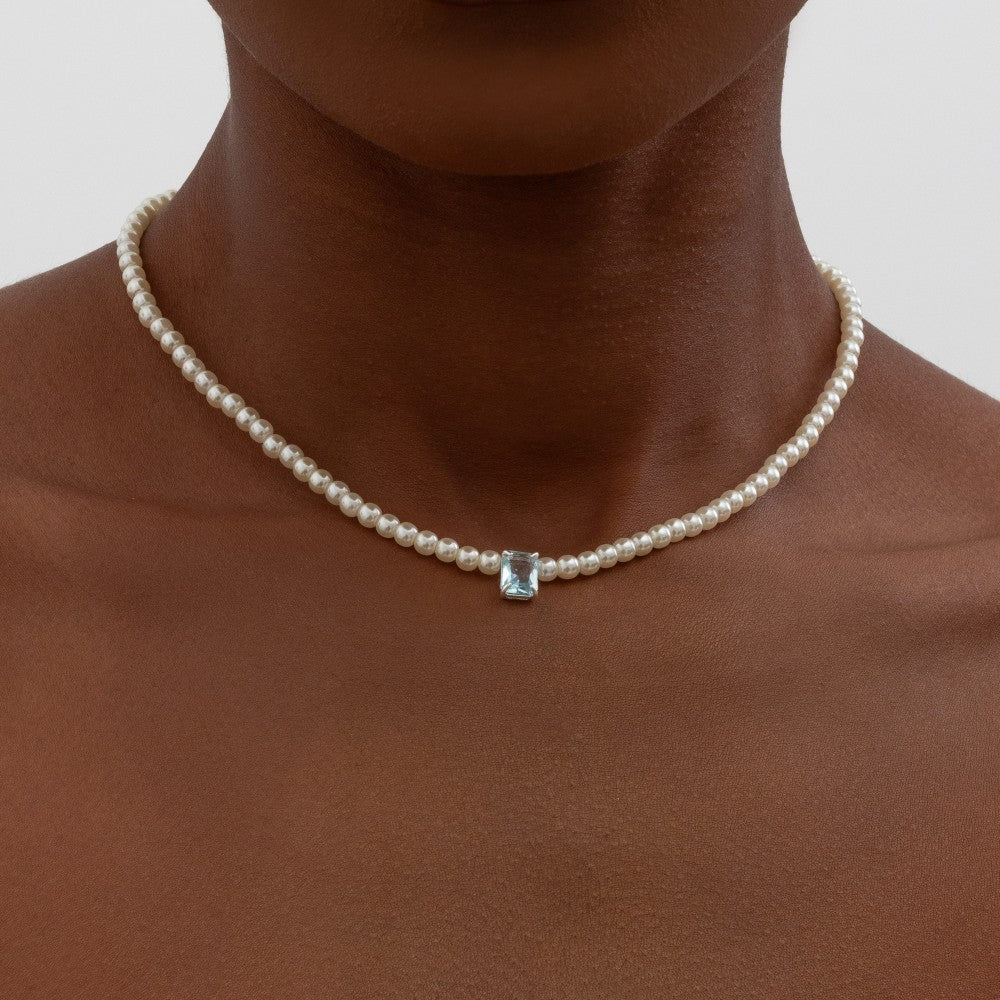 Gargantilha em Prata 925 Perolas e Pedra Retangular Cristal